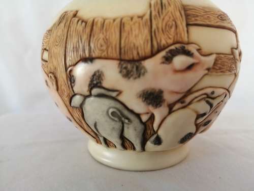Jardinia Trinket Pot from Martin Perry Studios.Pigs