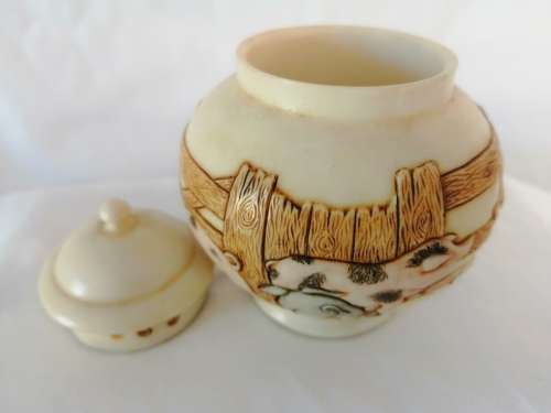 Jardinia Trinket Pot from Martin Perry Studios.Pigs