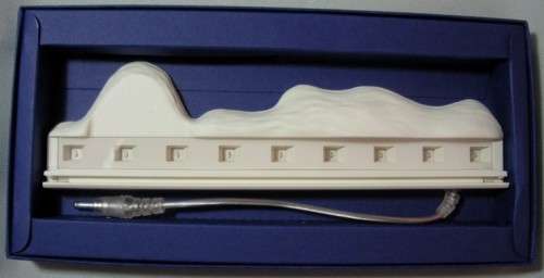 SWAROVSKI 2005 WONDERS OF THE SEA `HARMONY` ILLUMINATED DISPLAY STAND` 689662  #