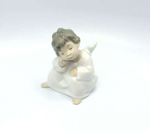 Lladro Christmas `Angel Dreaming`No 4961 Retired