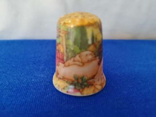 Bone China Thimble Birchcroft Pig and Piglets