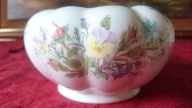 Aynsley Wild Tudor Bone China Fluted Candle Rose Trinket Bowl. Made in England