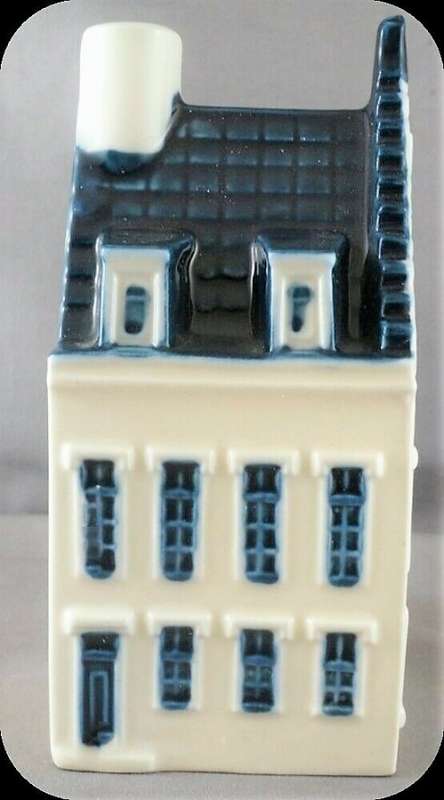 KLM  Bols Royal Distilleries Holland Blue Delft House No. 77 - Amsterdam