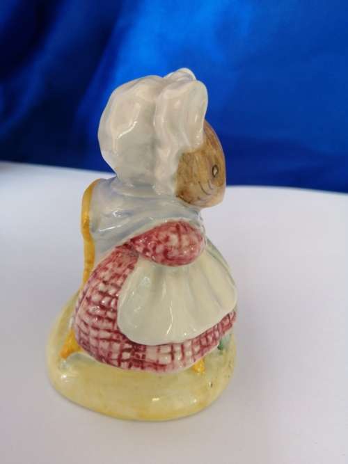 Royal Albert Beatrix Potters The Old lady who Lived in a Shoe Knitting 2804 #