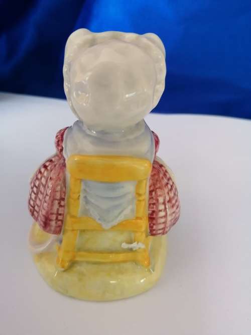 Royal Albert Beatrix Potters The Old lady who Lived in a Shoe Knitting 2804 #