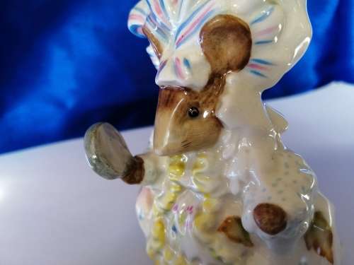 Beswick Beatrix Potters Lady Mouse from the tailor of Gloucester 1183 #