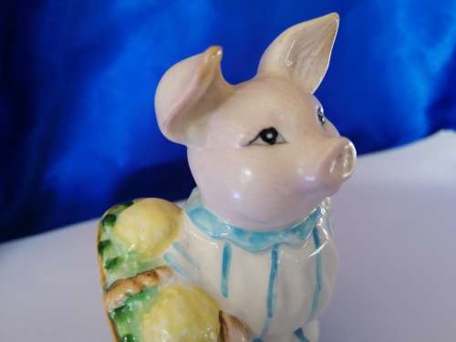 Beswick Beatrix Potters Little Pig Robinson 1104/1 GOLD #