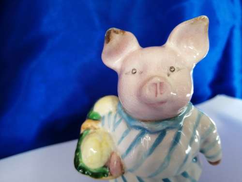 Beswick Beatrix Potters Little Pig Robinson 1104/1 GOLD #