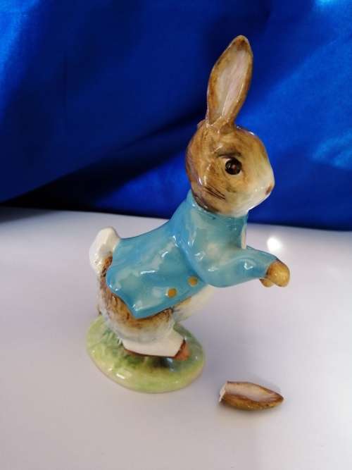 Beswick Beatrix Potters Peter Rabbit 1098/1 GOLD #