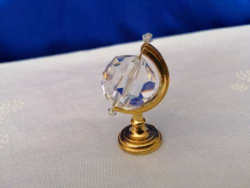 Stunning Crystal Glass Globe