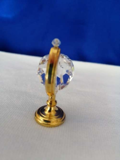 Stunning Crystal Glass Globe