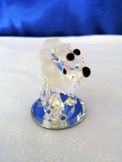 Stunning Crystal Glass Lion on Mirror