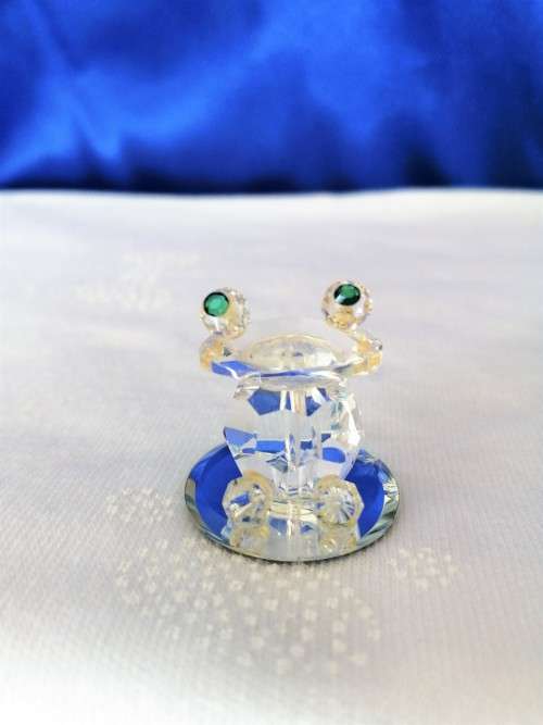 Stunning Crystal Glass Frog on Mirror