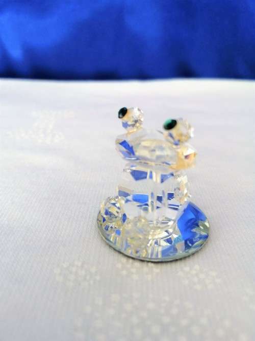 Stunning Crystal Glass Frog on Mirror