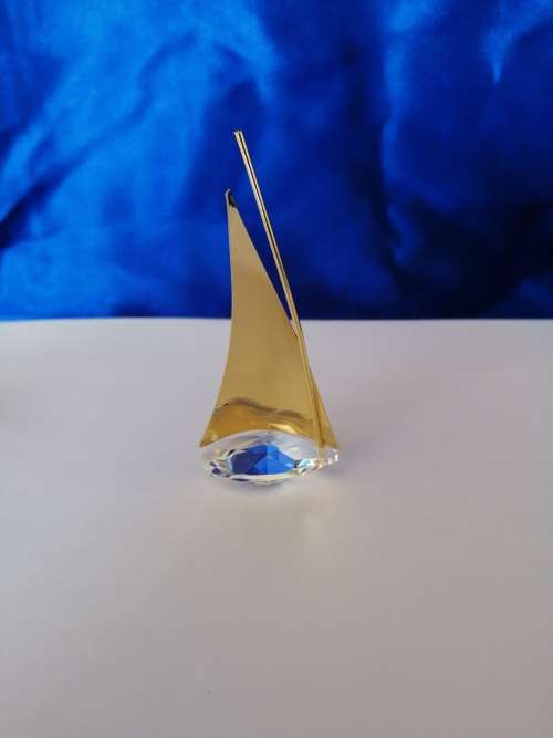 Stunning Crystal Glass & Gold Trim Sailing Boat