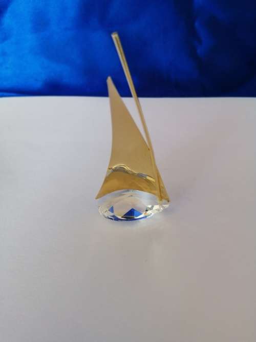 Stunning Crystal Glass & Gold Trim Sailing Boat