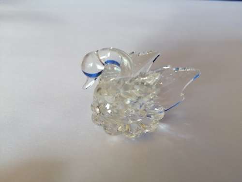 Stunning Crystal Glass Swan
