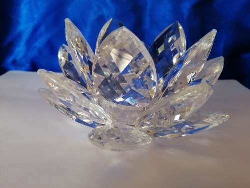 Stunning Crystal Glass Giant Waterlily Candle Holder