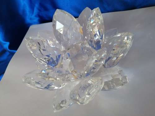 Stunning Crystal Glass Giant Waterlily Candle Holder