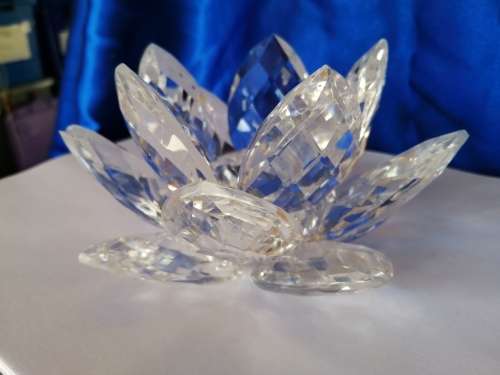 Stunning Crystal Glass Giant Waterlily Candle Holder