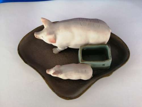 Very Old Match Pigs Striker Bisque *