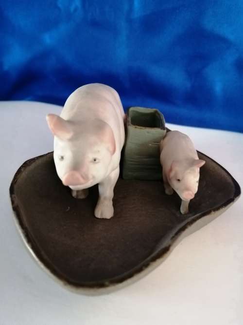 Very Old Match Pigs Striker Bisque *