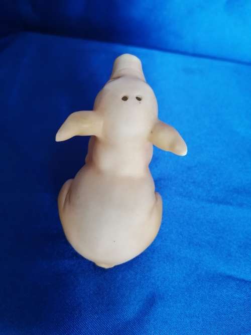 Vintage Sitting salt - pepper pot