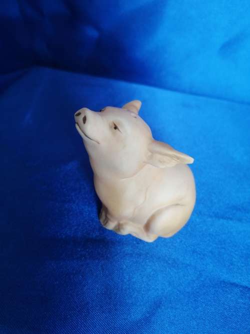 Vintage Sitting salt - pepper pot