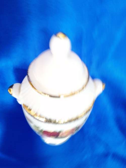 Royal Albert Old Country Roses lidded Urn - Bone china - England