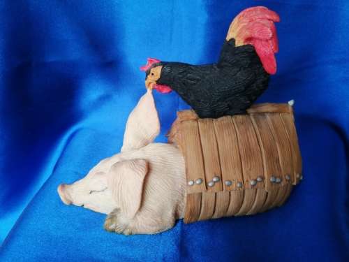 Piggin David Carbridge Pig with hen Piggin Cheeky