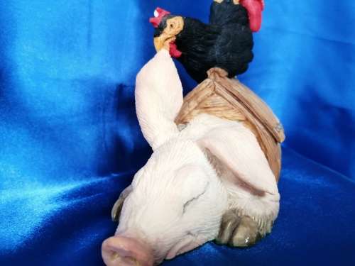 Piggin David Carbridge Pig with hen Piggin Cheeky