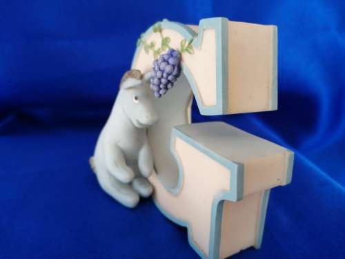 Disney Classic Winnie the Pooh Piglet Alphabet Letter G Wall Nursery Decor Eeyore
