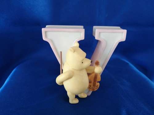 Disney Classic Winnie the Pooh Piglet Alphabet Letter V Wall Nursery Decor Pooh