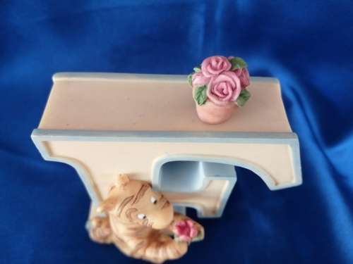 Disney Classic Winnie the Pooh Tigger Alphabet Letter F Wall Nursery Decor