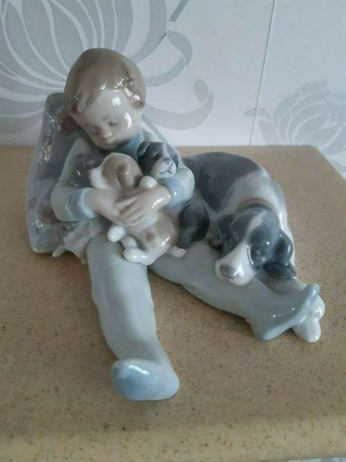 Lladro Porcelain Boy Sleeping with Dogs `Sweet Dreams` 1535