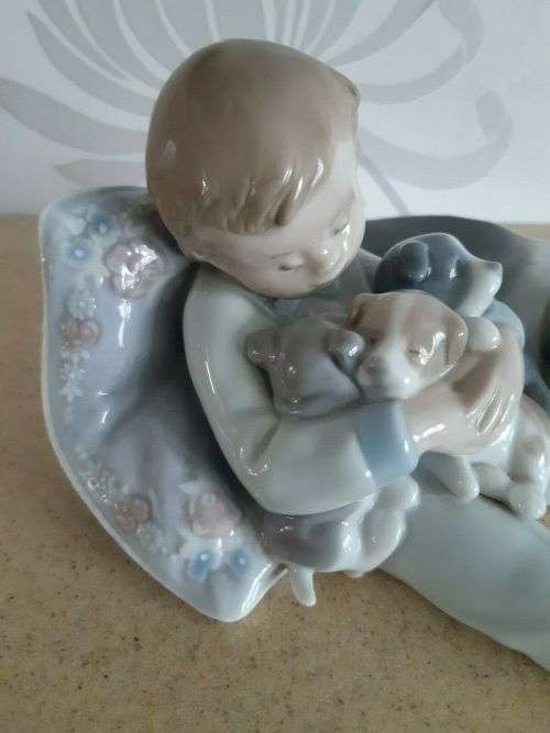 Lladro Porcelain Boy Sleeping with Dogs `Sweet Dreams` 1535