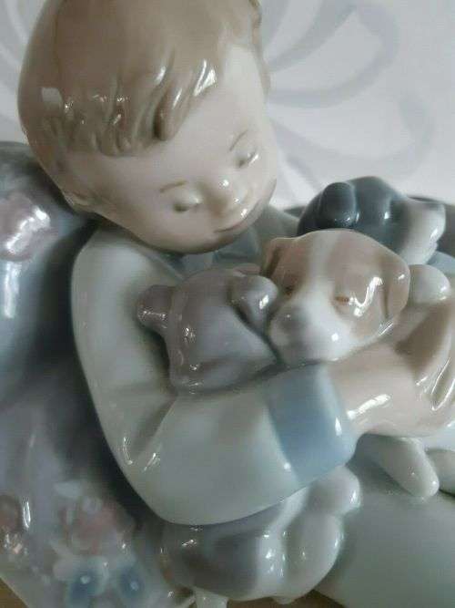Lladro Porcelain Boy Sleeping with Dogs `Sweet Dreams` 1535