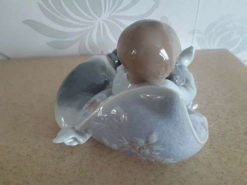 Lladro Porcelain Boy Sleeping with Dogs `Sweet Dreams` 1535