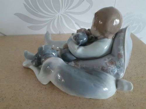 Lladro Porcelain Boy Sleeping with Dogs `Sweet Dreams` 1535
