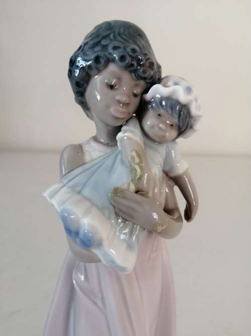 1993 Retired Lladro #5608  Baby Doll  Black Legacy