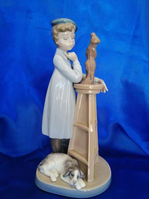 Lladro Figurine LITTLE SCULPTOR by Antonio Ramos. Boy + Dog #5358 / 1985
