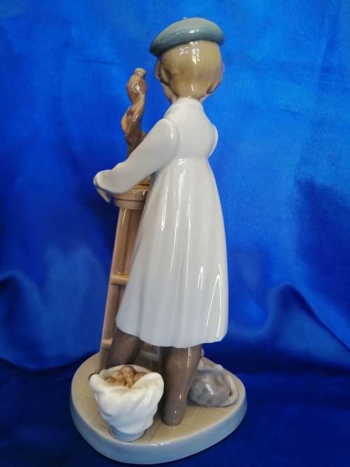 Lladro Figurine LITTLE SCULPTOR by Antonio Ramos. Boy + Dog #5358 / 1985
