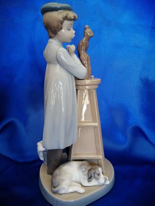 Lladro Figurine LITTLE SCULPTOR by Antonio Ramos. Boy + Dog #5358 / 1985