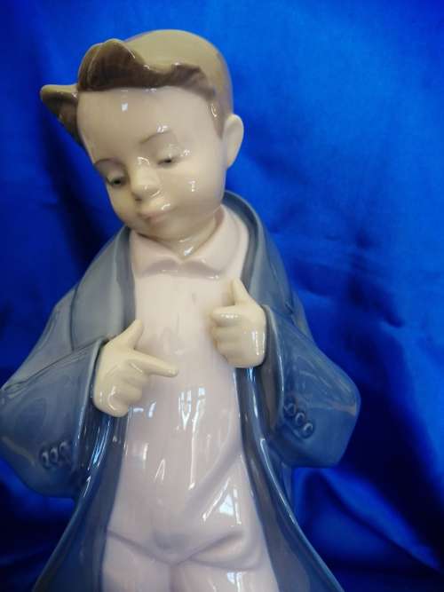 Lladro Nao Just Like Dad Figurine 1319 Young Boy in Oversize Coat