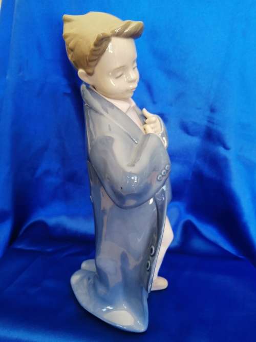 Lladro Nao Just Like Dad Figurine 1319 Young Boy in Oversize Coat