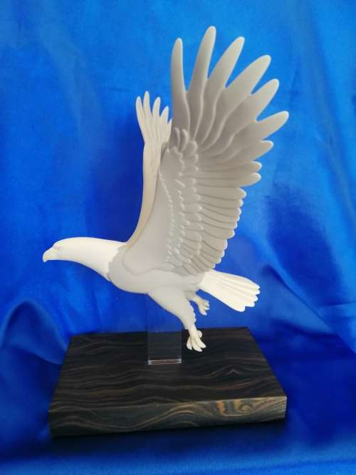 Lladro Large Stunning Matte Bald Eagle on stand #