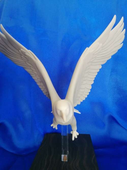 Lladro Large Stunning Matte Bald Eagle on stand #