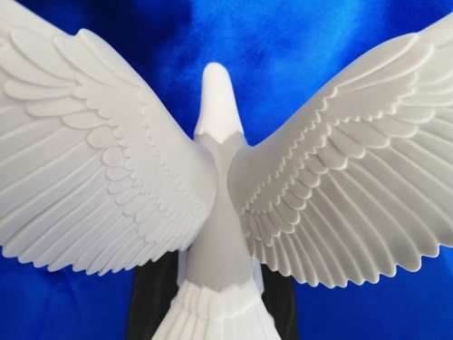 Lladro Large Stunning Matte Bald Eagle on stand #