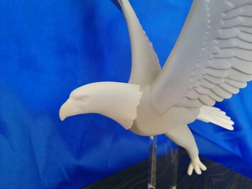 Lladro Large Stunning Matte Bald Eagle on stand #
