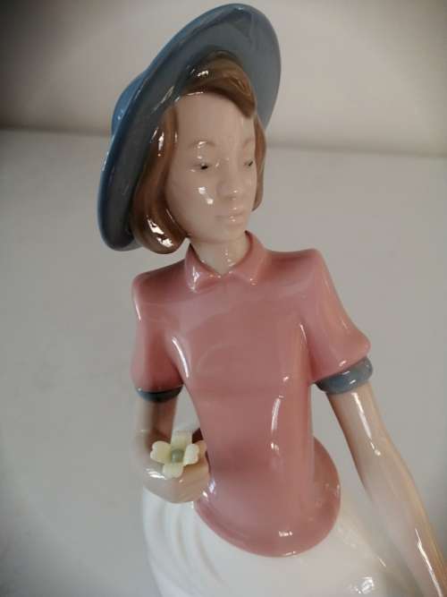 Nao Lladro - Large Lady holding flower REF. 1304